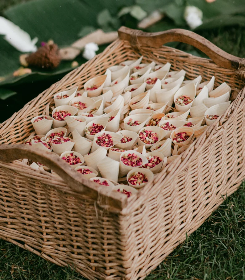 10-must-have-items-for-a-perfect-outdoor-wedding-with-links-to-buy