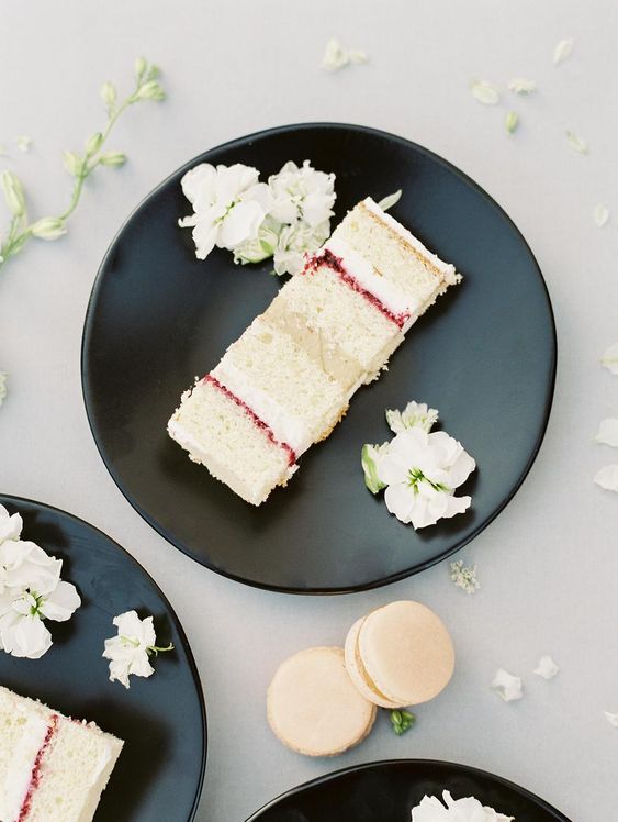how-to-book-a-cake-baker-for-your-wedding-including-questions-to-ask