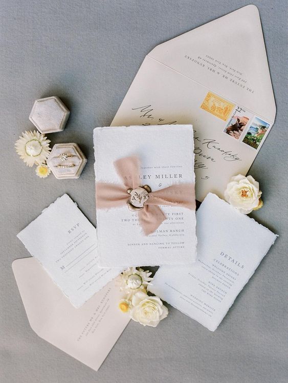 how-to-send-wedding-invitations-physical-and-digital-with-online-rsvps