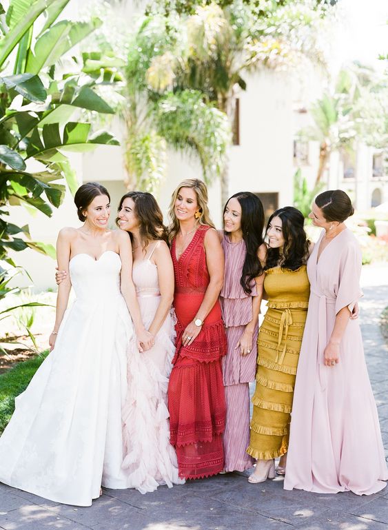 should-you-have-a-bridal-party-6-pros-and-cons-to-consider