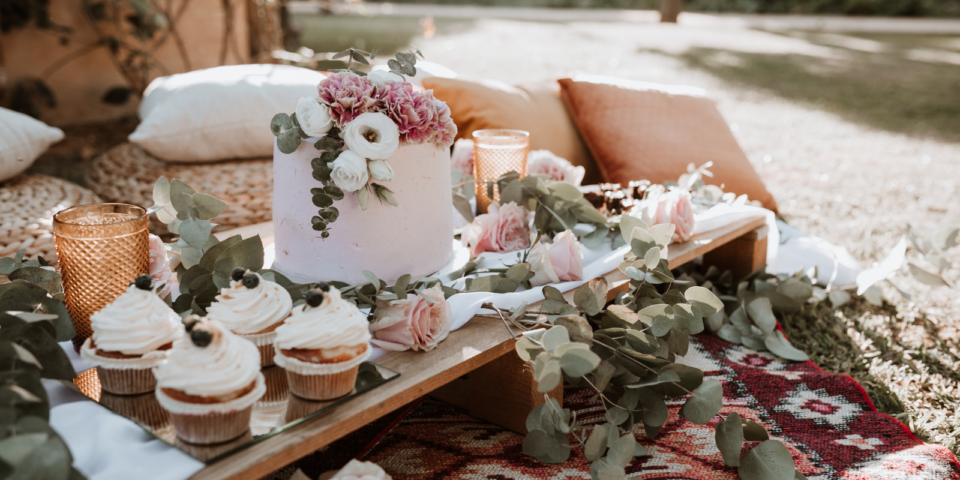 9-wedding-cake-alternatives-for-non-traditional-couples
