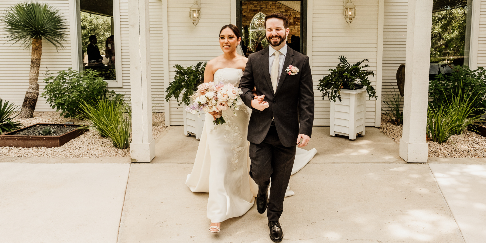 dennise-and-davids-wedding-at-the-chandelier-of-gruene-texas