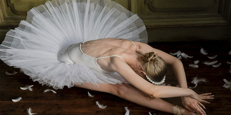 eternal-love-the-'swan-lake-ballet'-inspired-styled-shoot