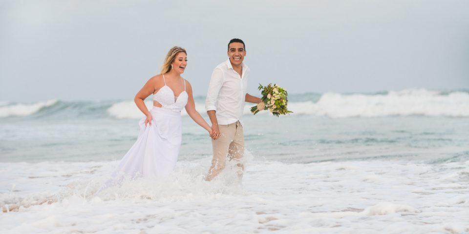 should-we-elope-or-have-a-wedding-pros-vs-cons