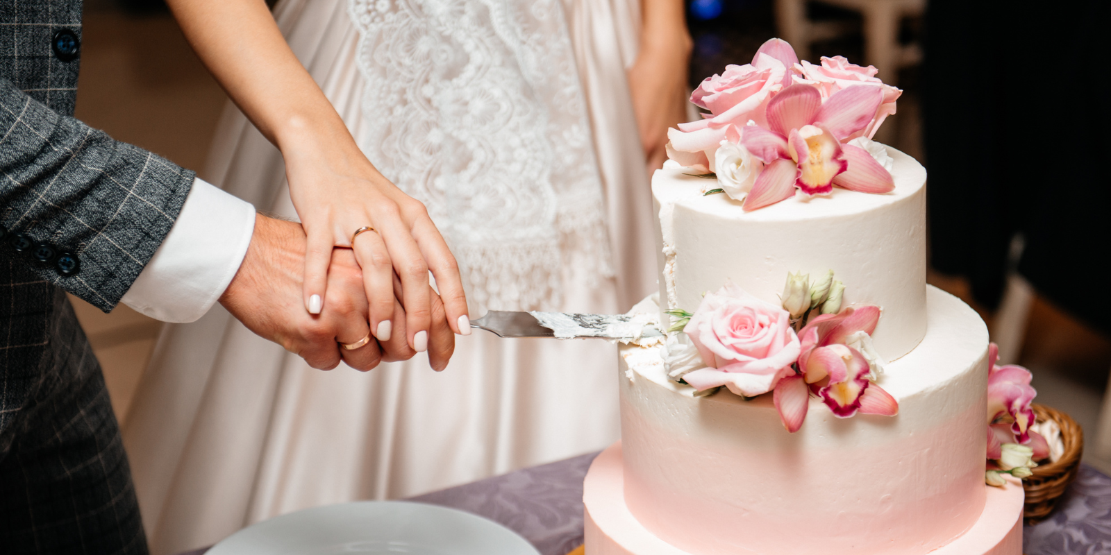 The Ultimate Guide to Wedding Cakes: Answering All Your Etiquette ...