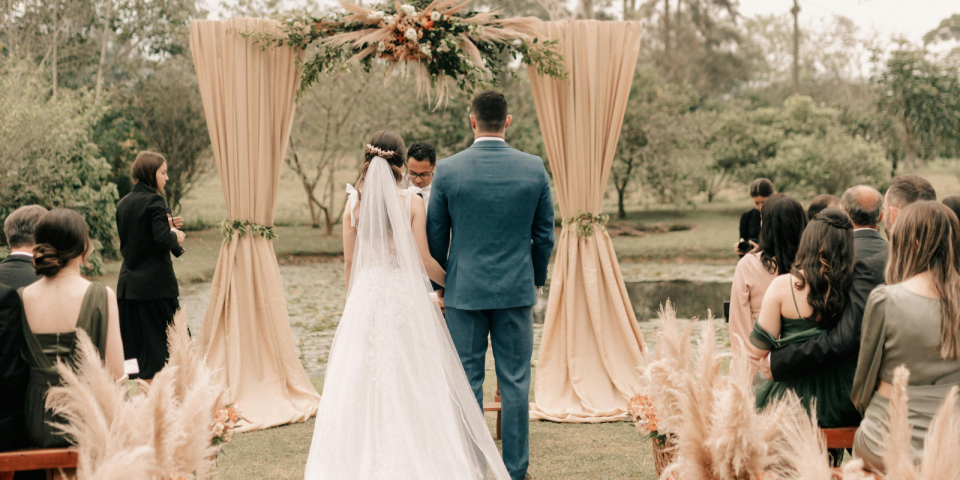 wedding-website-faqs-everything-couples-ask-with-answers